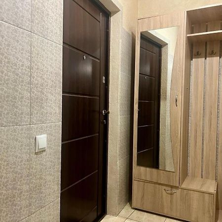 Studio Apartment Metro Pechersk Kiev Exteriör bild