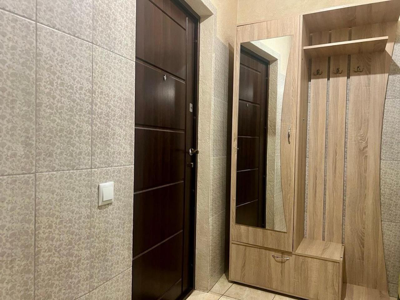 Studio Apartment Metro Pechersk Kiev Exteriör bild