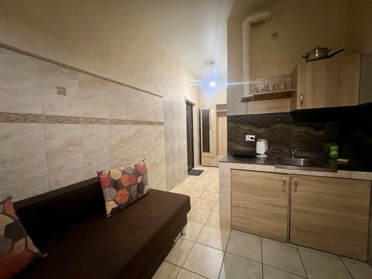 Studio Apartment Metro Pechersk Kiev Exteriör bild