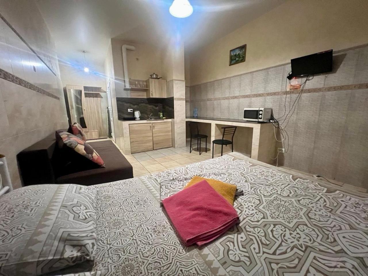 Studio Apartment Metro Pechersk Kiev Exteriör bild