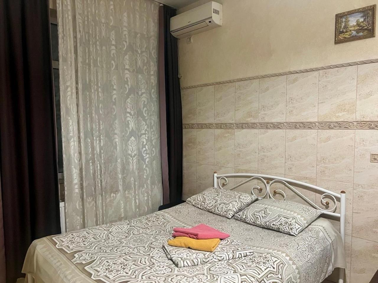 Studio Apartment Metro Pechersk Kiev Exteriör bild